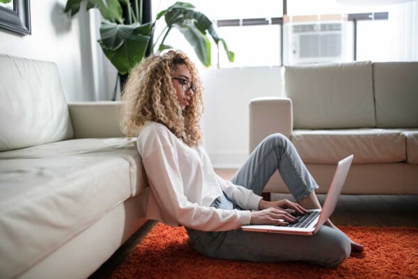 Female employee working from home.
